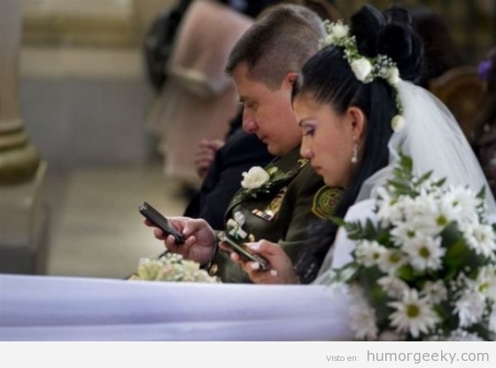 Geeks que relatan su boda por twitter