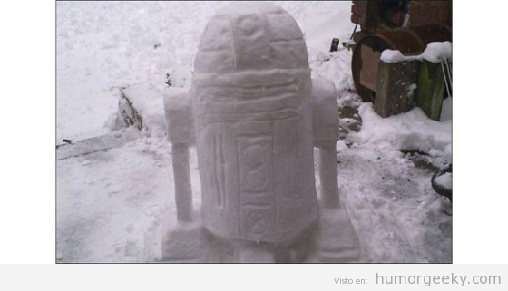 R2D2 hecho de nieve