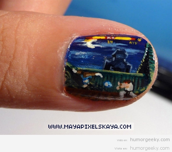 Si no sabes cómo pintarte las uñas, aquí tienes una solución geek