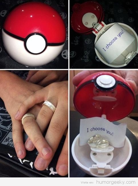 Anillo de compromiso en una bola de Pokemon I choose you
