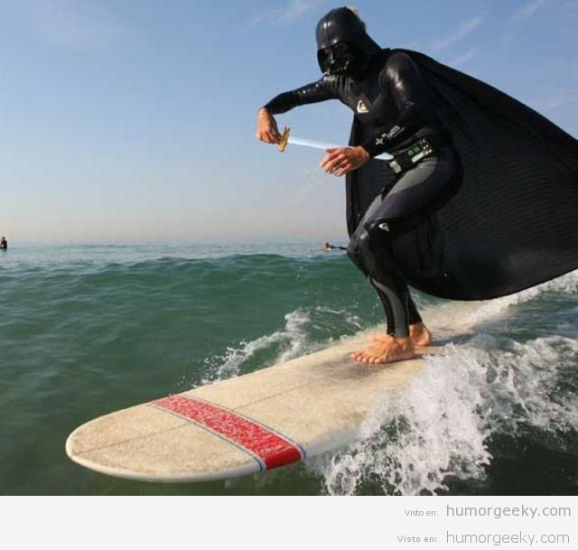 Darth Vader haciendo surf 