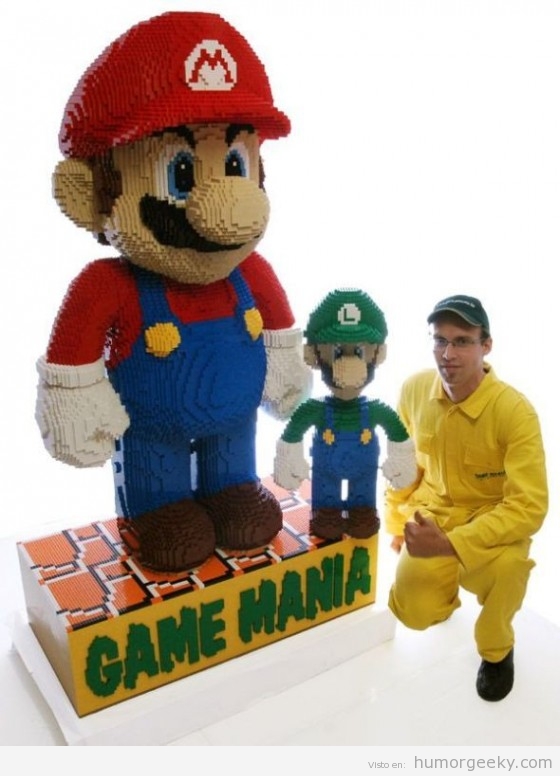 Mario Bros y Luigi de 3 metros hechos con piezas de Lego