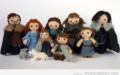 Abuela, téjeme estos muñecos, porfa