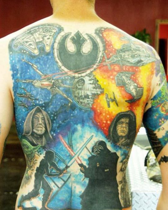 Tatuaje de Star Wars a espalda completa