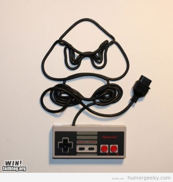 Cable de mando de NES enrollado con forma de Seta de Mario Bros