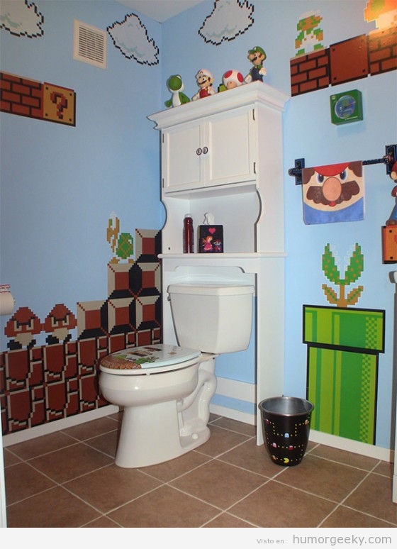 Baño decorado con motivos de Nintendo