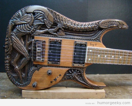 Guitarra a lo H.R. Giger