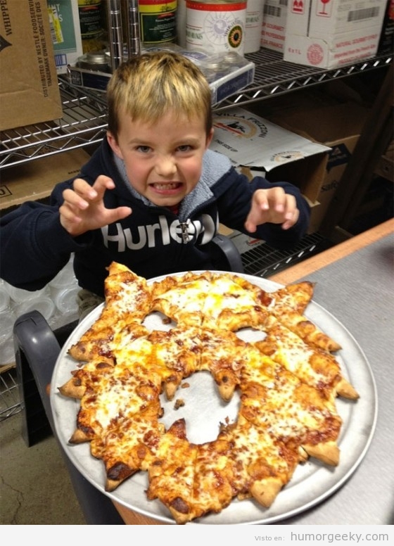 Pizaa con forma de hombre lobo