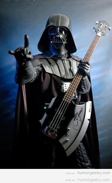 Darth Vader tocando el bajo