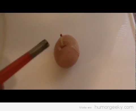 Cómo hacer explotar un huevo con sólo una cerilla