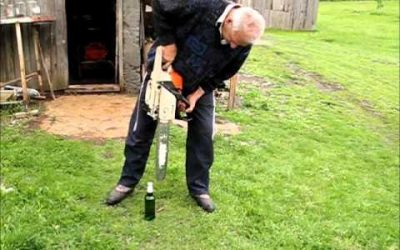 Cómo abrir una botella de cerveza con una motosierra