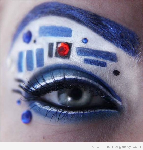 Maquillaje de ojos insipirado en R2-D2 de La guerra de las galaxias