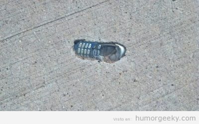 Esto es lo que pasa cuando tiras un Nokia 3310 desde el 5º piso