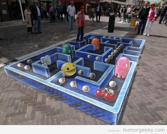 Dibujo en 3D en el suelo de una pantalla de Pac-Man