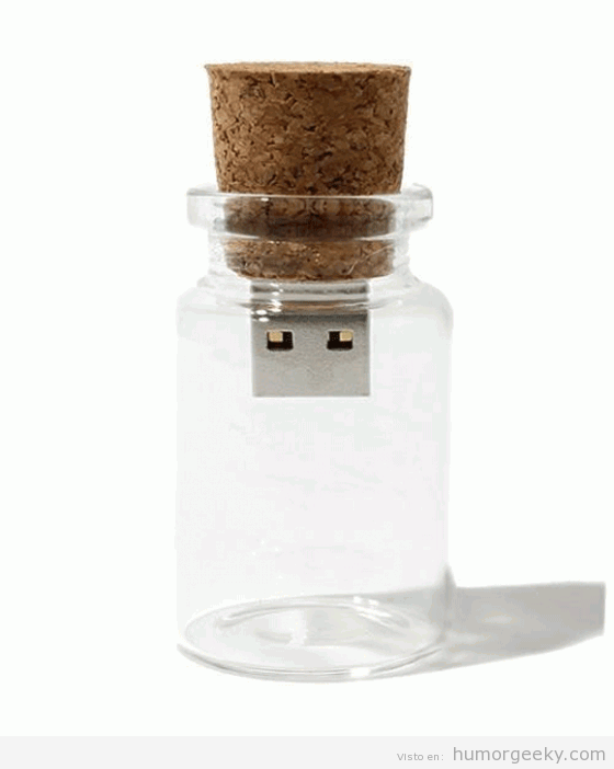 Llave USB en una botella
