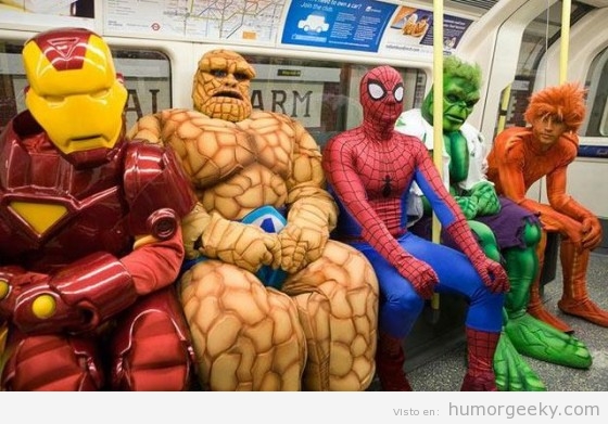 Superhéroes en el metro