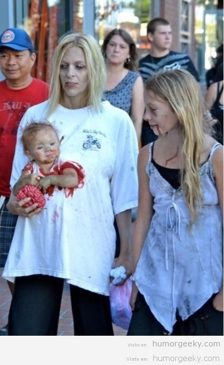 Disfraz de zombi con bebé