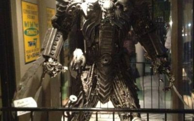 Predator con piezas de moto