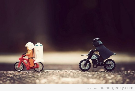 Darth Vader y Luke Skywalker en bicicleta