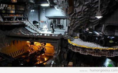 Batcueva construida con piezas Lego