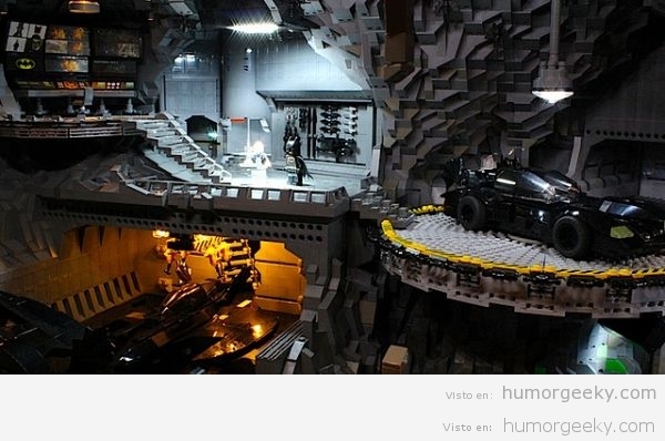 Batcueva construida con piezas Lego
