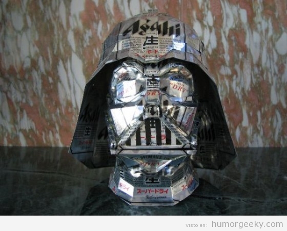 Darth Vader construido con latas