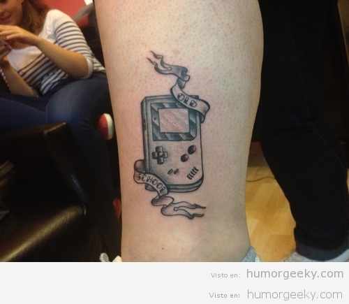 Tatuaje de una Gameboy