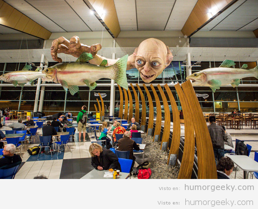 Aeropuerto decorado con Gollum