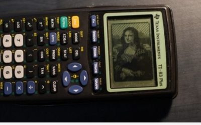 Gioconda dibujada en una calculadora científica
