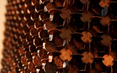 Escultura construida con monedas de un penique
