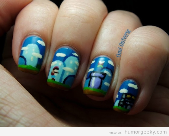 Uñas pintadas con escena de Mario Bros