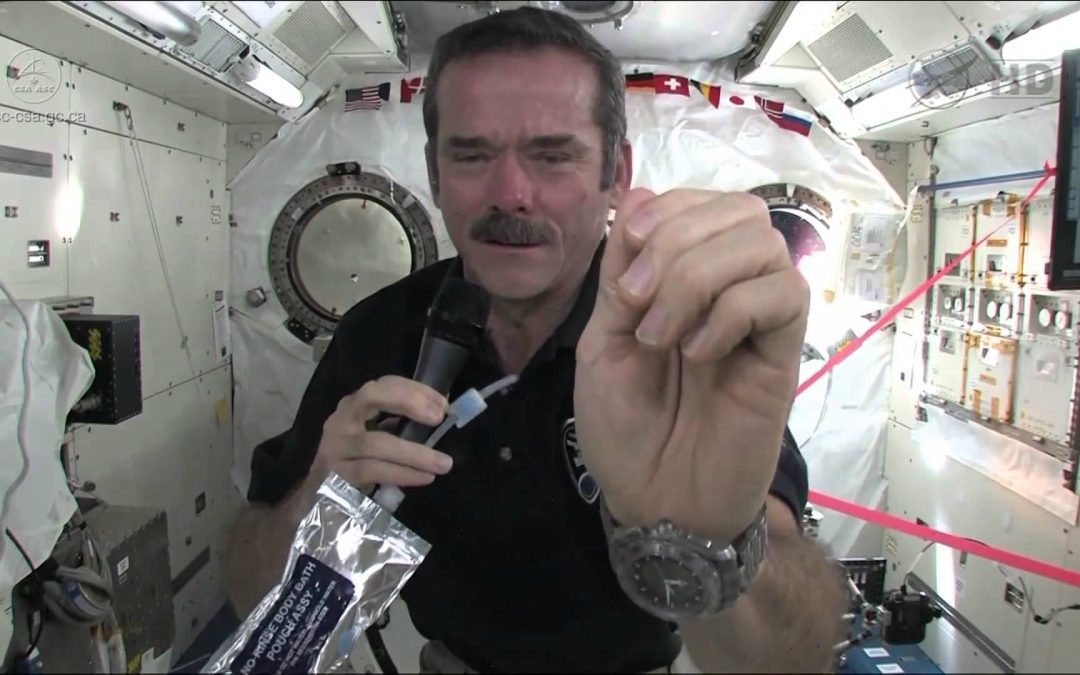 Cómo se lavan las manos los astronautas?
