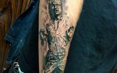 Tatuaje de Han Solo en carbonita