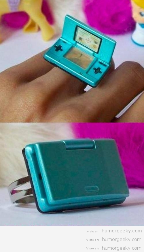 Anillo con forma de Nintendo DS