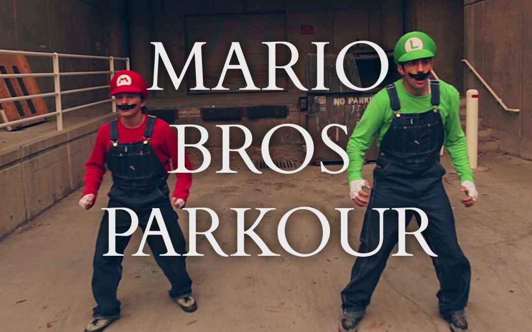 Mario y Luigi haciendo parkour