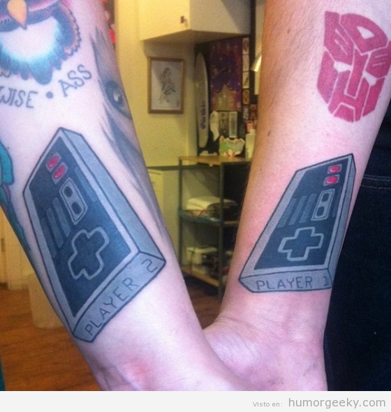 Tatuaje para parejas geek