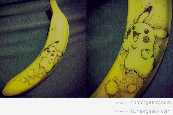 Tatuando a Pikachu en un plátano