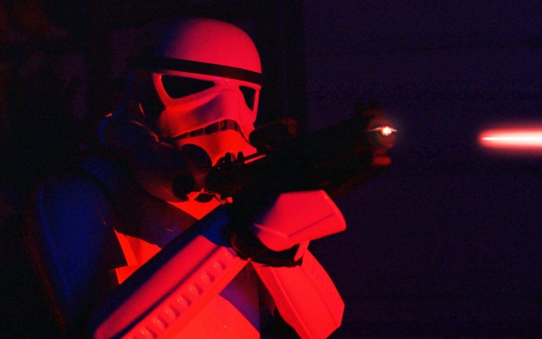 Jedis contra Soldados imperiales luchando en la oscuridad
