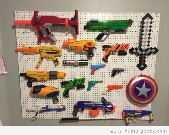 Colección de armas de juguete friki de superhéroes