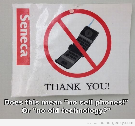 Foto graciosa de cartel prohibido teléfonos móviles antiguos