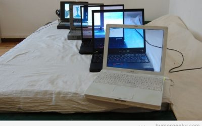 Un buen geek nunca se deshace de sus portátiles, se los guarda y hace esta foto