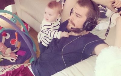 Cuando tu bebé empieza a caminar pero quieres seguir viciado a tus videojuegos…