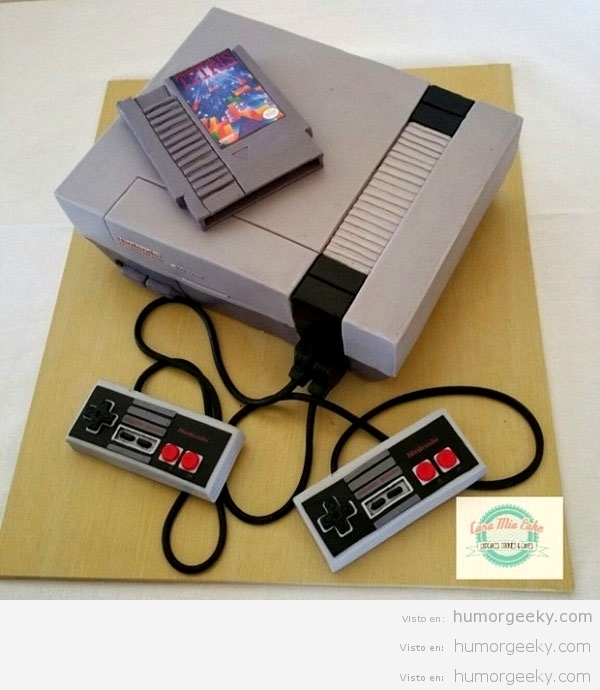 Es una NES o un pastel?