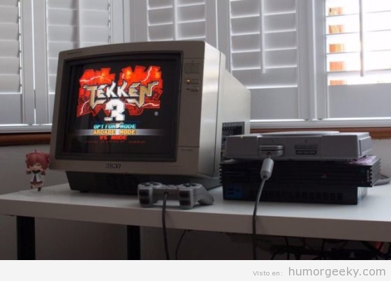 Playstation antigua con el videojuego Tekken 3