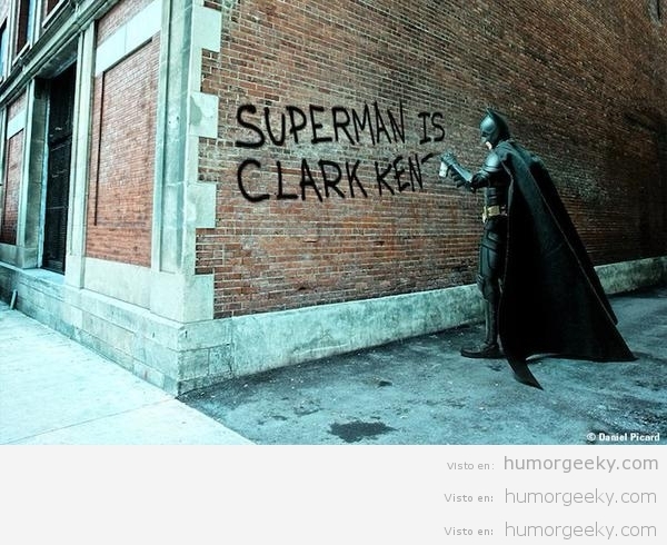 La manera que tiene Batman de trollear a Superman