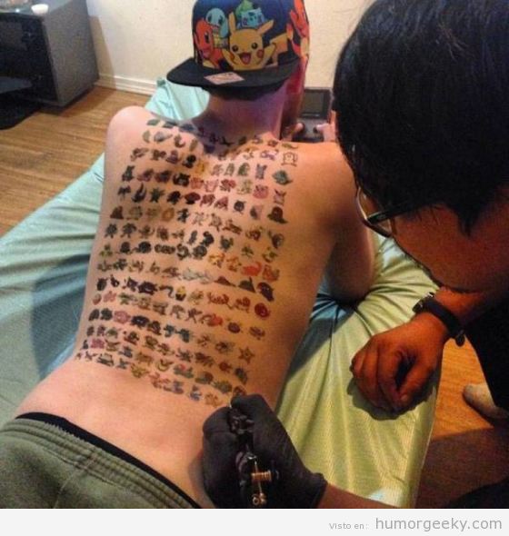 Tatuajes de todos los Pokemon en la espalda