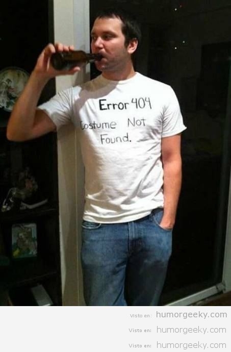 Disfraz geek, camiseta con el mensaje error 404 costume not found