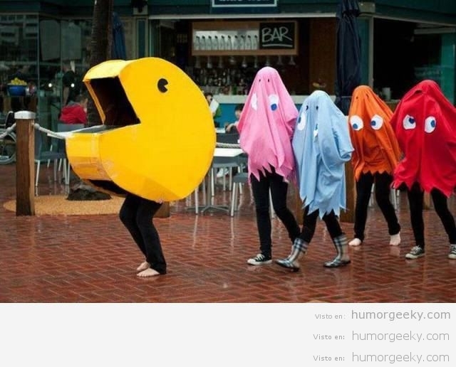 Otro disfraz friki en grupo de los que nos gustan: Pacman y fantasmitas