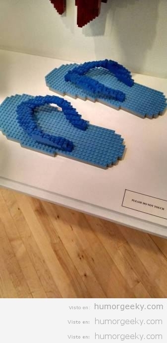 Chanclas hechas con Lego