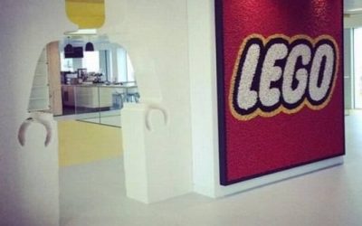 Os imagináis cómo es la entrada a la oficina central de Lego? Pues así de chula!